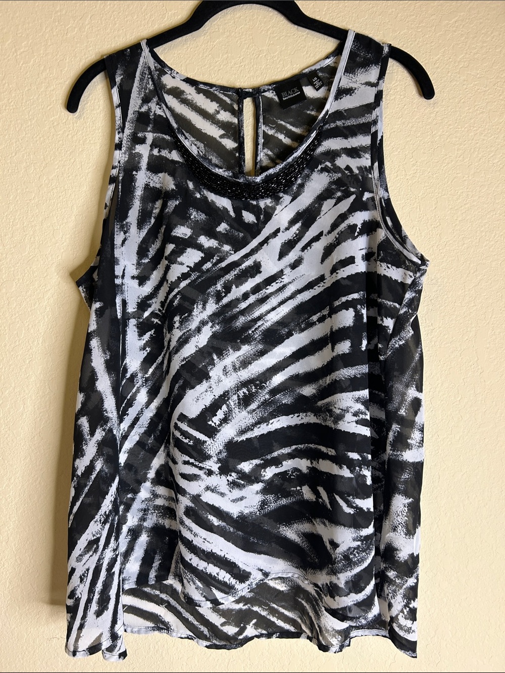 Black Saks Fifth Avenue Zebra-Print Sleeveless
Top Size L